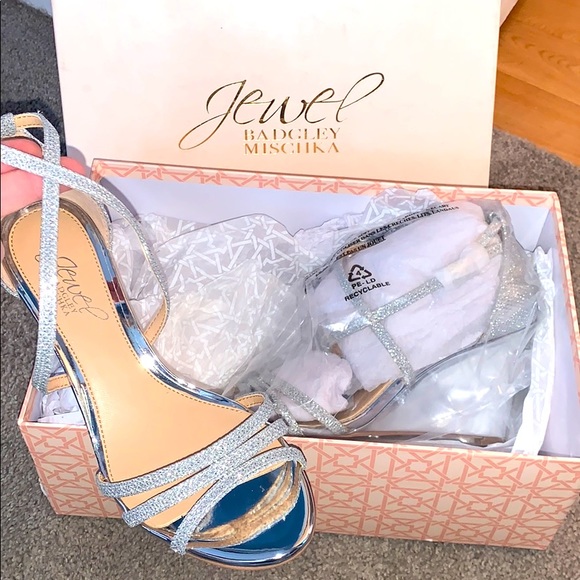 FORMAL *NEVER WORN* SPARKLING SILVER WEDGES - Picture 1 of 3